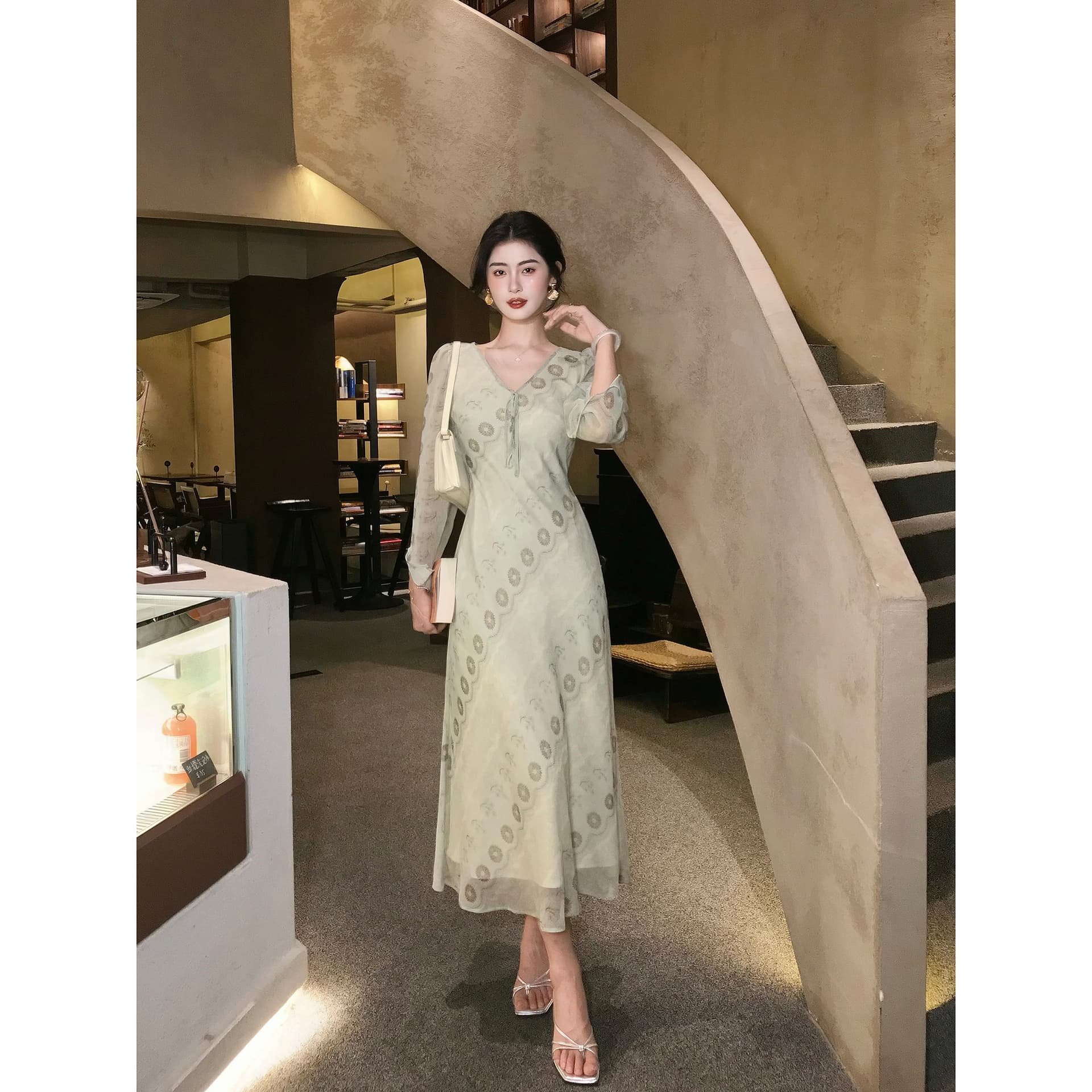 링 茜 거만한 와우 녹색 砚 가을 선 프랑스식 프린트 나팔 소매 여성 드레스 이른 가을 긴팔 허리 수축 한 마디 롱 스커트
