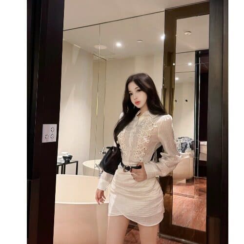 프랑스식 출퇴근 바람 화이트 단추 긴팔 셔츠 드레스 여성 가을 몸매 가꾸기 허리 수축 드레스 벨트 보내기 품격 치마