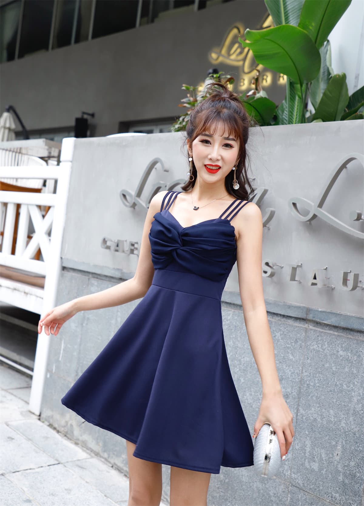 실사 비틀림 v 칼라 더블 슬립 드레스 허리 수축 슬림해 보이는 a 단어 진자 쇼트 스타일 작은 드레스 상세 이미지 3