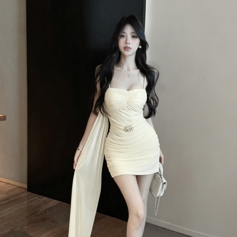 실사 행침 목 리본 비스듬한 어깨 슬립 여성 드레스 금속 꽃 허리 장식 주름 타이트 타이트 스커트 순수한 욕망 미니 스커트 이미지 4