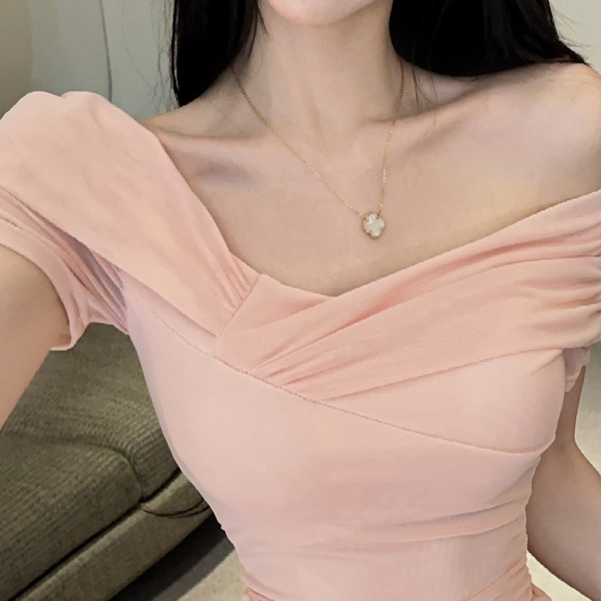 실사 오프숄더 십자가 주름 타이트 스커트 미니 스커트 순수한 욕망 몸매 가꾸기 디스플레이 몸 타이트 핫걸 쇼트 스타일 드레스 이미지 4