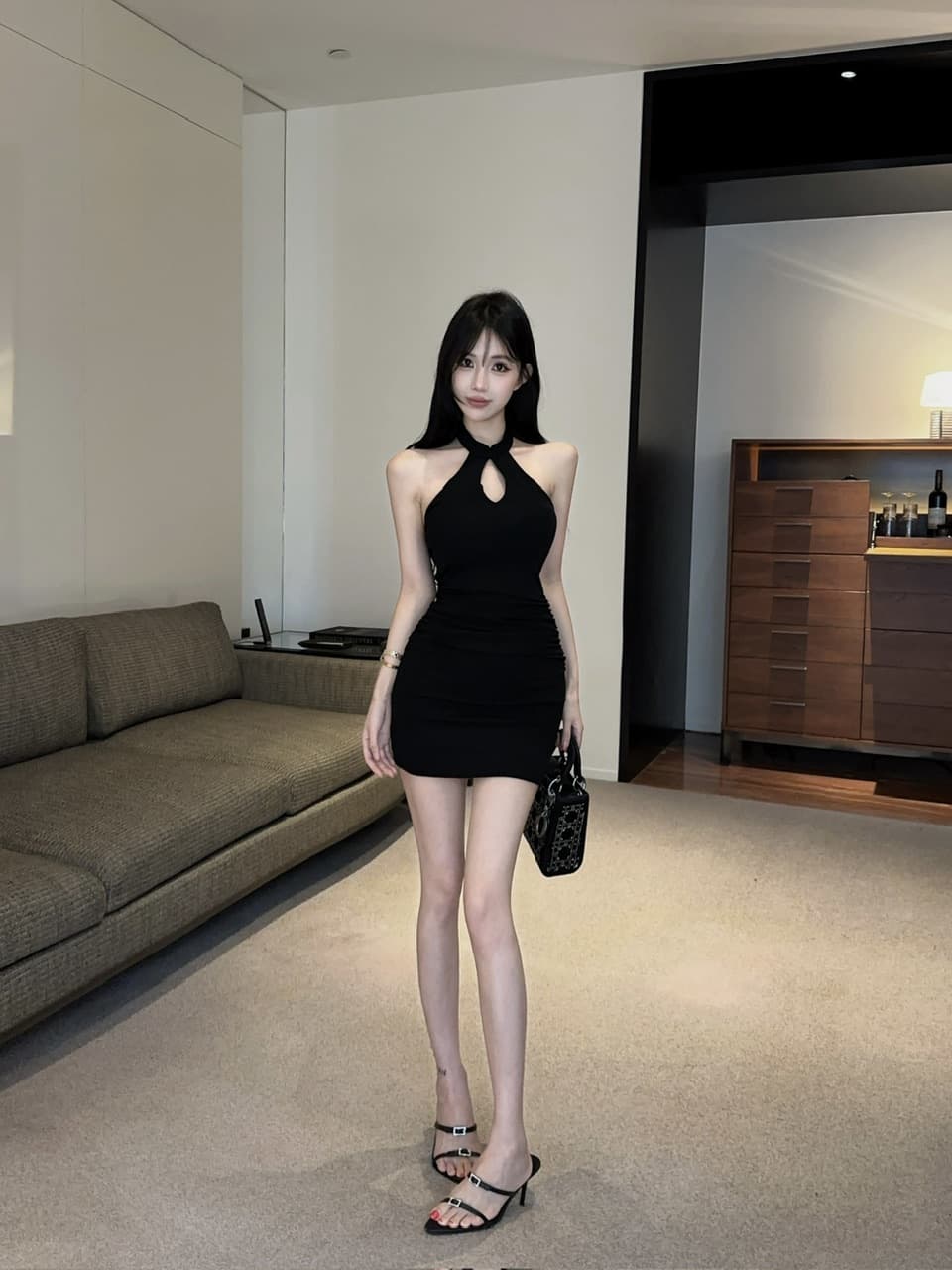 실사 행침 목 홀로우 아웃 타이트 스커트 여성 드레스 주름 허리 수축 슬림해 보이는 순수한 욕망 바람 타이트 핫걸 쇼트 스타일 작은 검은 드레스 상세 이미지 9