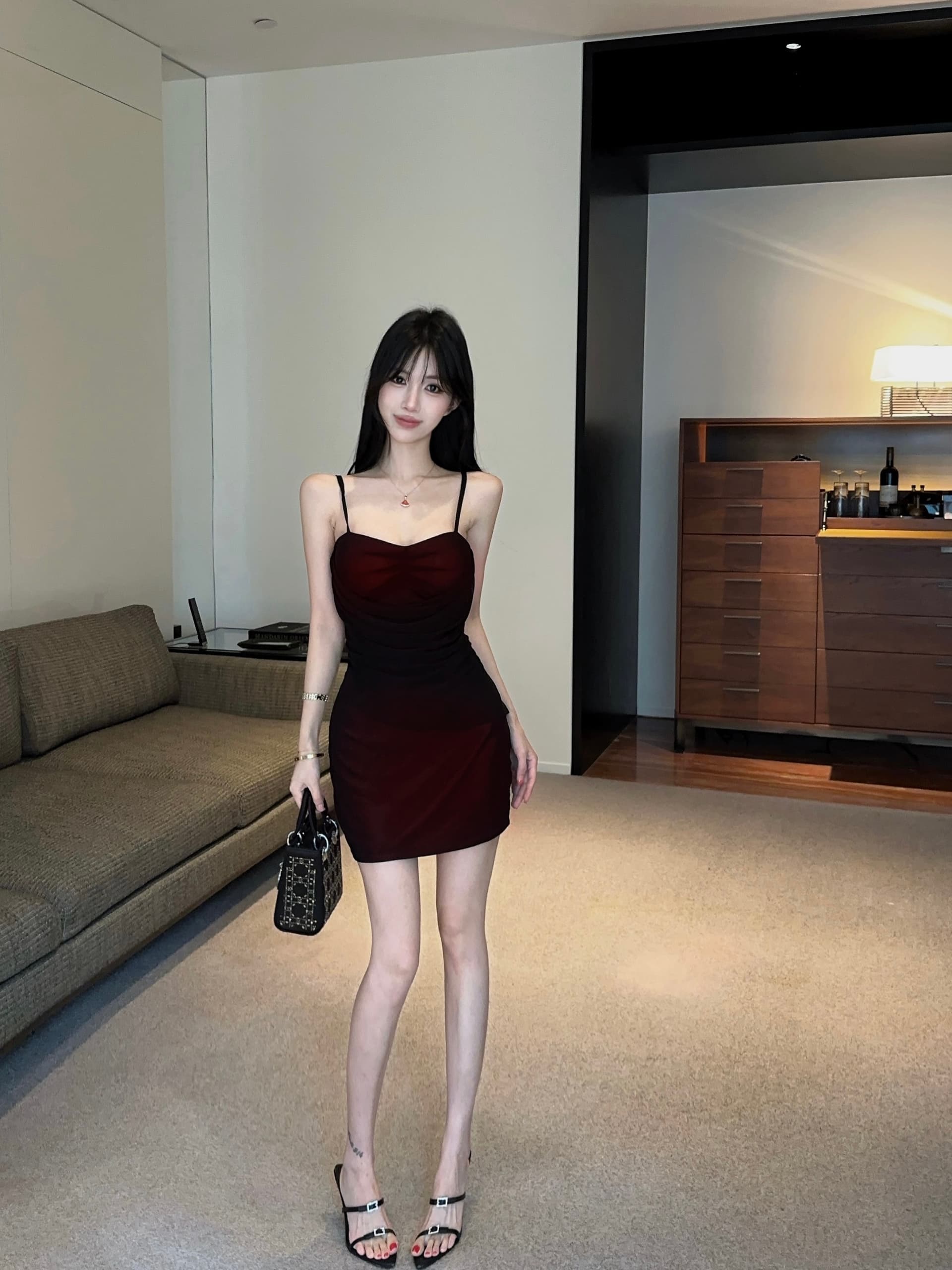 실사 미니멀리즘 바람 슬립 미니 스커트 광장 칼라 비틀림 디자인 주름 허리 수축 타이트 스커트 사회 모임 드레스 상세 이미지 12