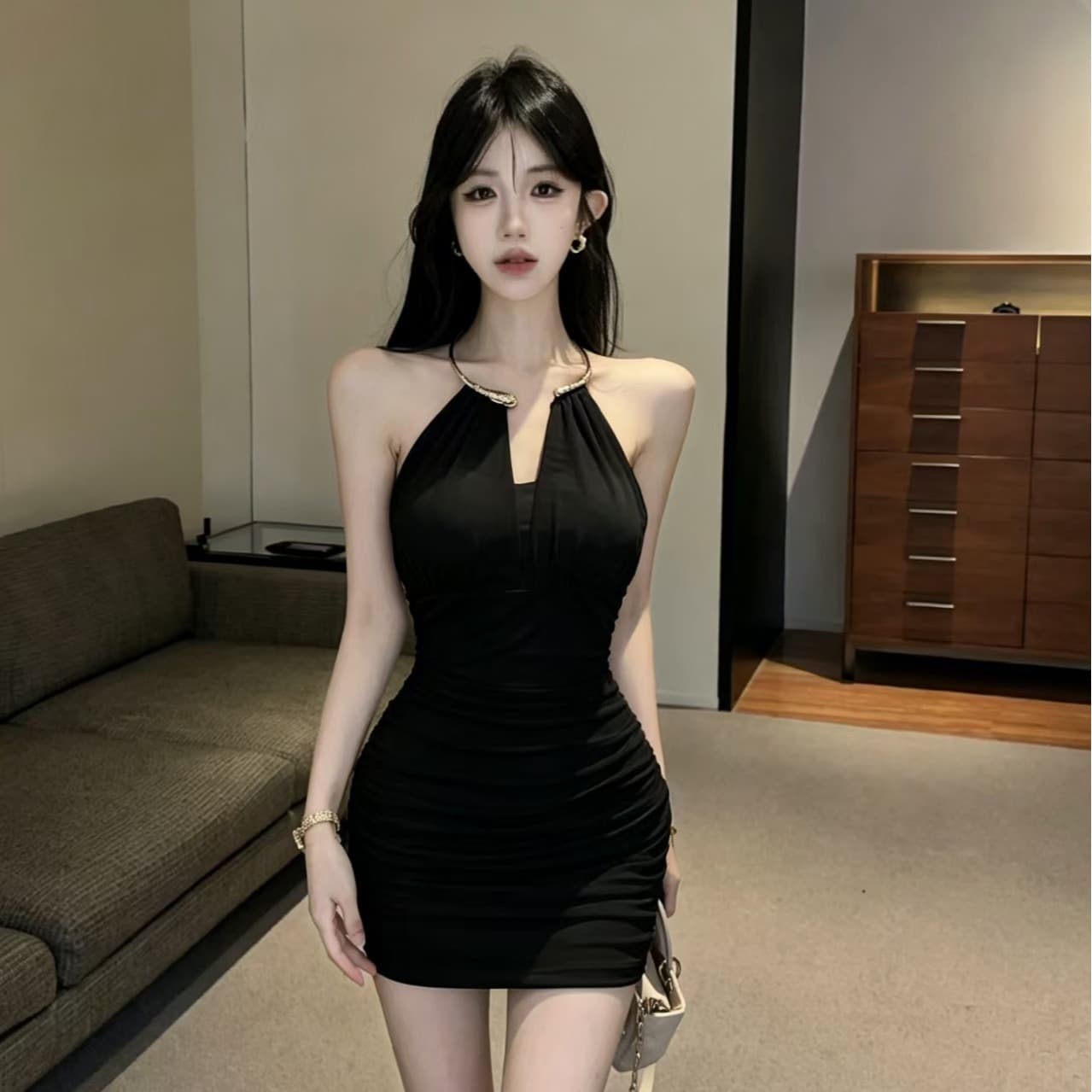 실사 품격 오프숄더 드레스 금속 행침 목 녹아웃 자르기 측면 주름 슬림해 보이는 쇼트 스타일 타이트 스커트 이미지 2