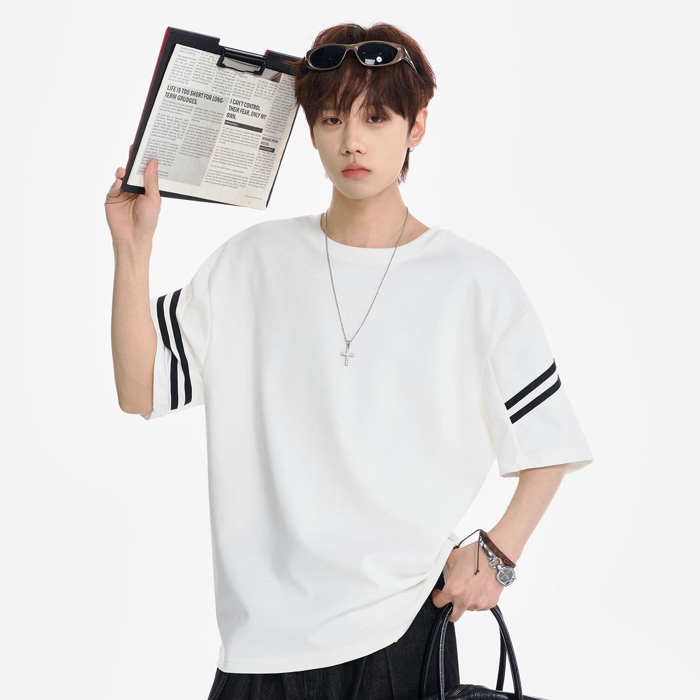 실사 2026 여름 새로운 스트라이프 라운드 넥 반팔 티셔츠 남자 미니멀리즘 캐주얼 소년 센스 맨위 이미지 3