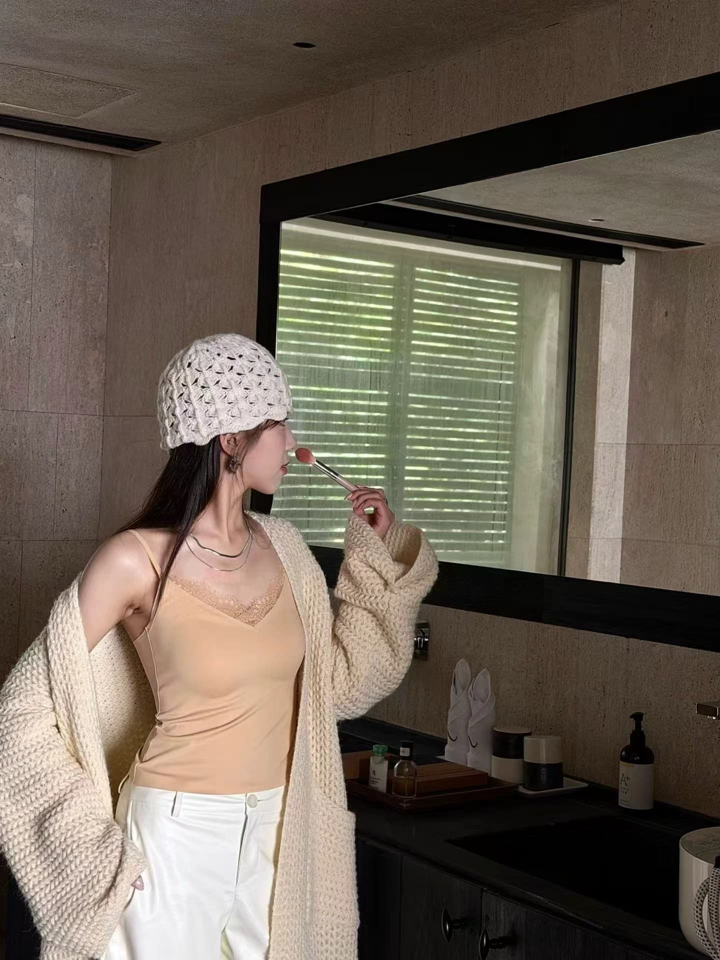 부드러운 빛 새틴 레이스 슬립 인사이드 가져 가라. 싱글 착용 게으른 착용 가져 가라. 유물 레이스 V넥 없음 흔적 아름다움 뒤로 이미지 2