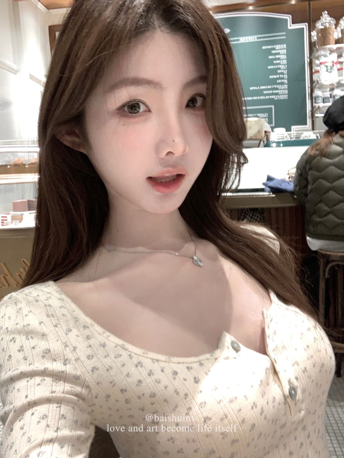 화이트 워터 여성 bm 꽃무늬 대 라운드 넥 꽃무늬 기본 셔츠 여성 겨울 프랑스식 분위기 센스 순수한 욕망 맨위 상세 이미지 12