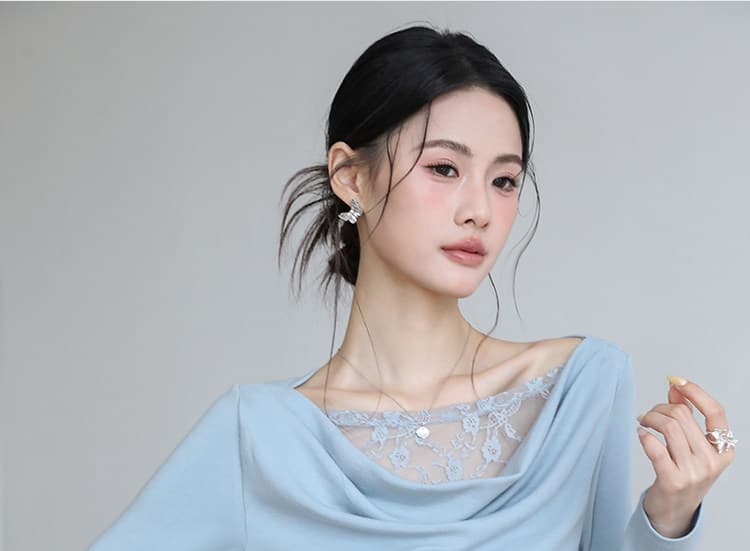 파란색 레이스 조각 오프숄더 흔들다 칼라 티셔츠 여성 이른 봄 디자인 센스 몸매 가꾸기 슬림해 보이는 긴팔 맨위 상세 이미지 9