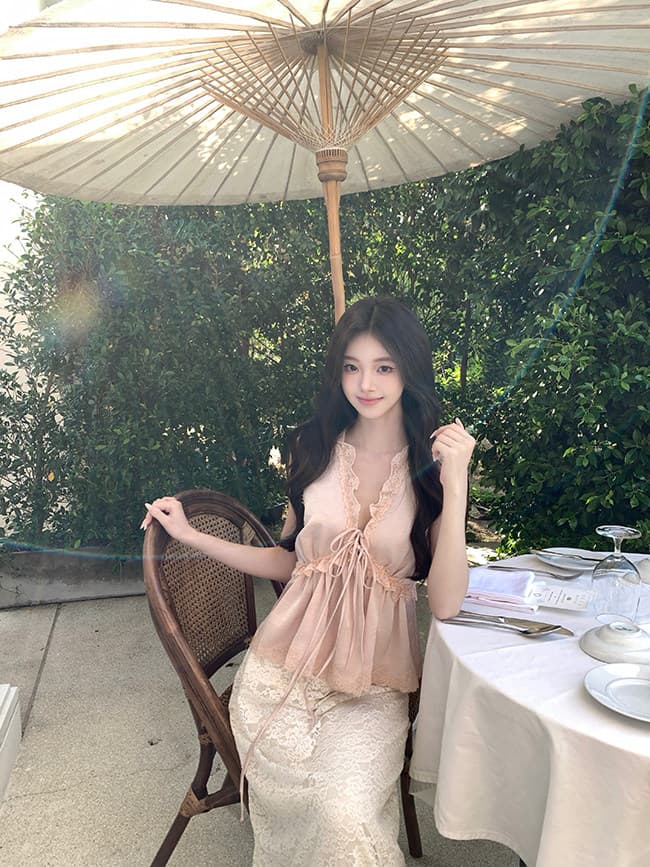 봄 새로운 절묘한 프랑스식 chl0 e 레이스 레이스 V넥 스트랩 새틴 레이스 조끼 이미지 4