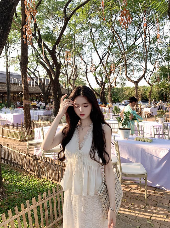 봄 새로운 절묘한 프랑스식 chl0 e 레이스 레이스 V넥 스트랩 새틴 레이스 조끼 상세 이미지 7