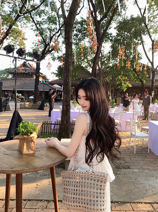 봄 새로운 절묘한 프랑스식 chl0 e 레이스 레이스 V넥 스트랩 새틴 레이스 조끼 상세 이미지 8