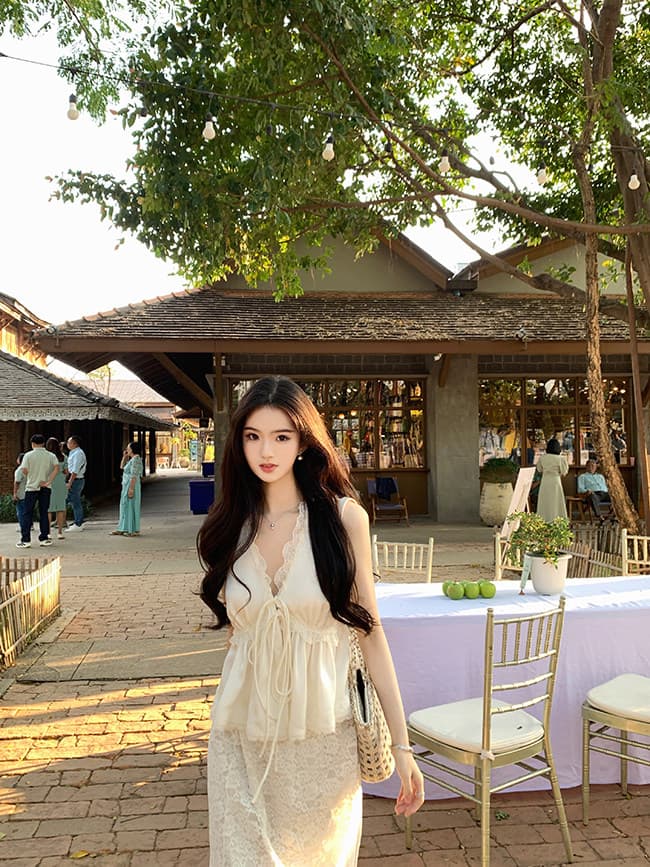 봄 새로운 절묘한 프랑스식 chl0 e 레이스 레이스 V넥 스트랩 새틴 레이스 조끼 상세 이미지 9
