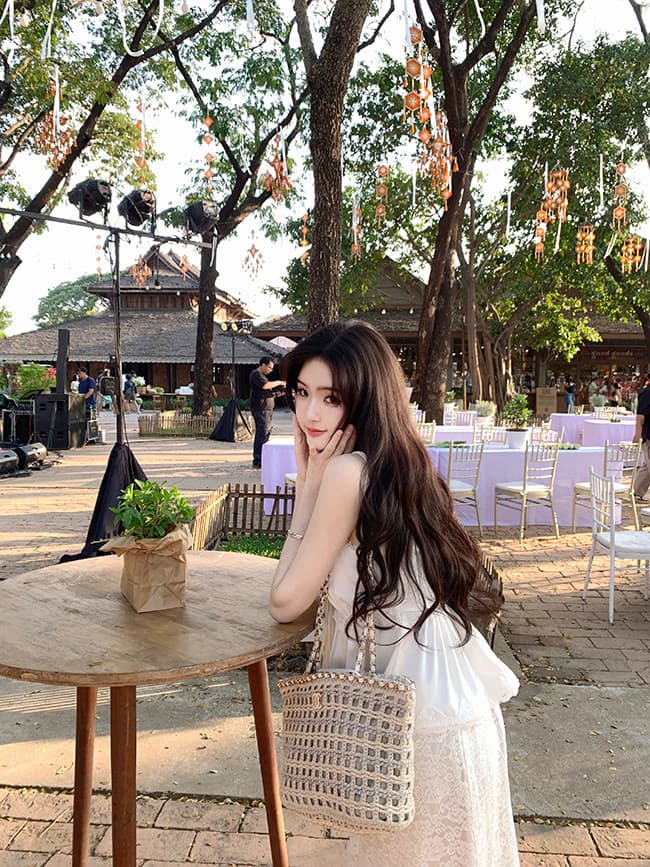봄 새로운 절묘한 프랑스식 chl0 e 레이스 레이스 V넥 스트랩 새틴 레이스 조끼 상세 이미지 16