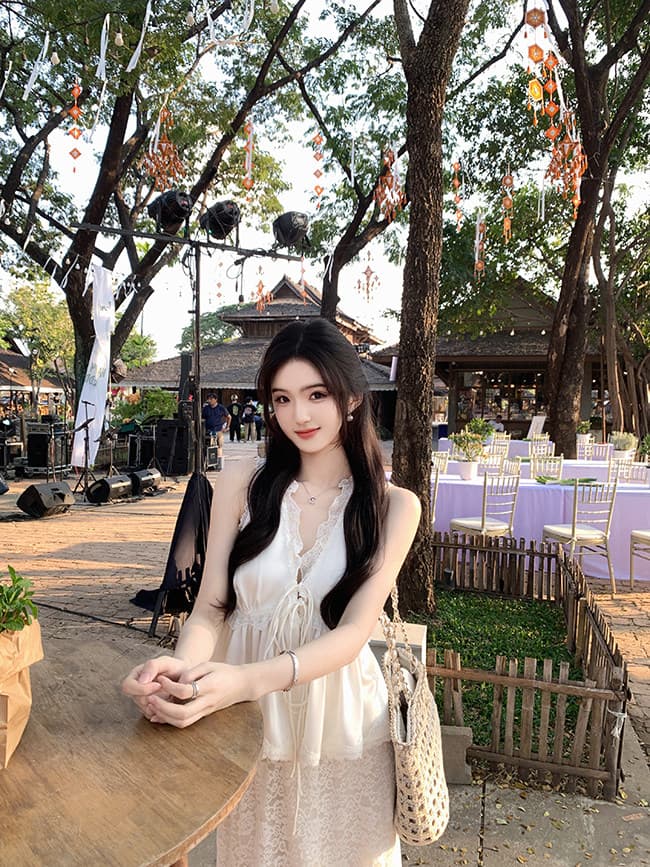 봄 새로운 절묘한 프랑스식 chl0 e 레이스 레이스 V넥 스트랩 새틴 레이스 조끼 상세 이미지 21