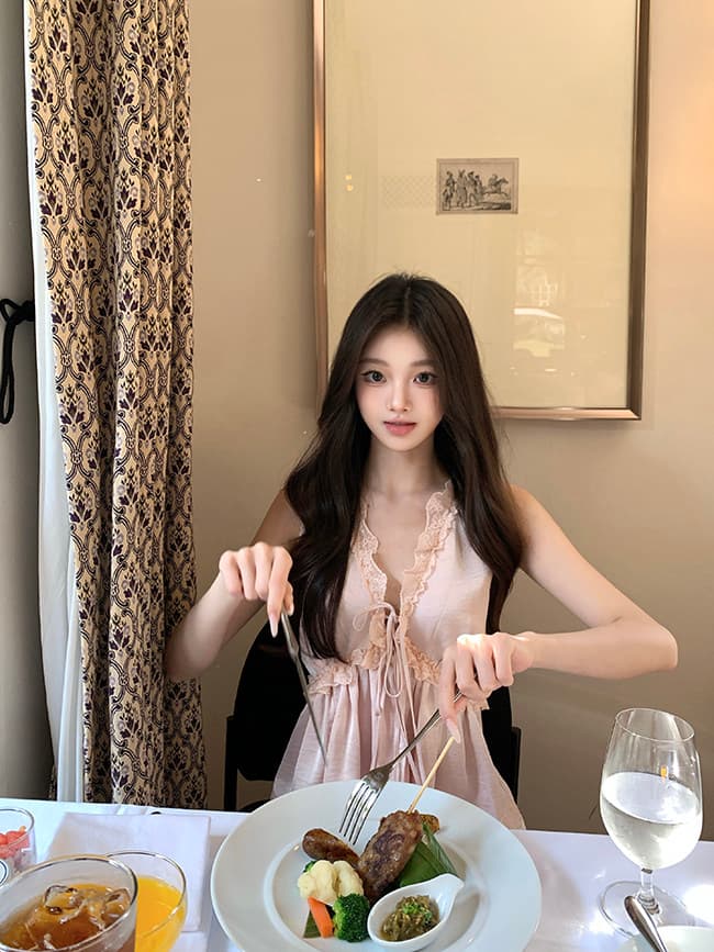 봄 새로운 절묘한 프랑스식 chl0 e 레이스 레이스 V넥 스트랩 새틴 레이스 조끼 상세 이미지 31