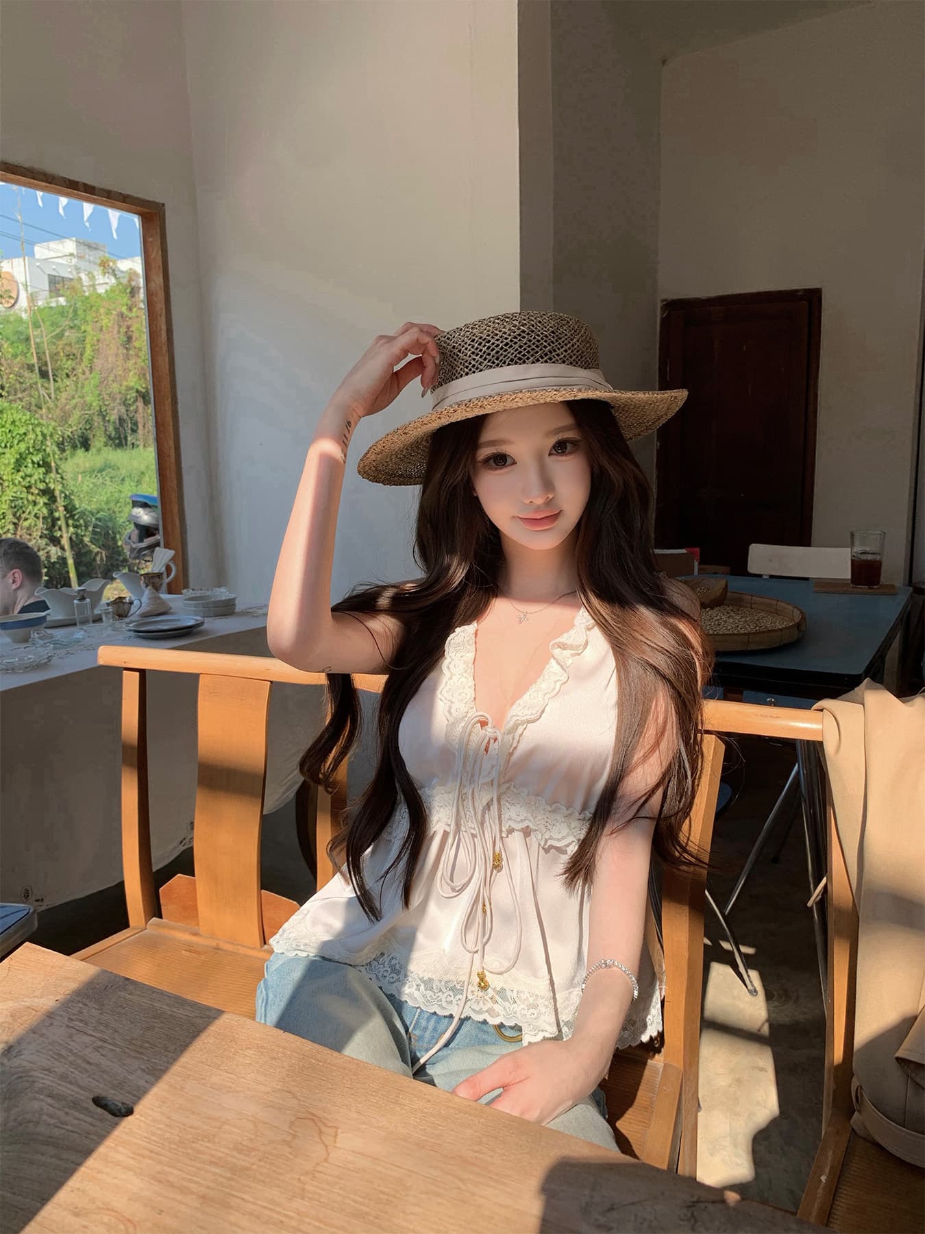 꽃 리플 레이스 화이트 새틴 프릴 소녀 달콤함 V넥 스트랩 조끼 여성 상세 이미지 9