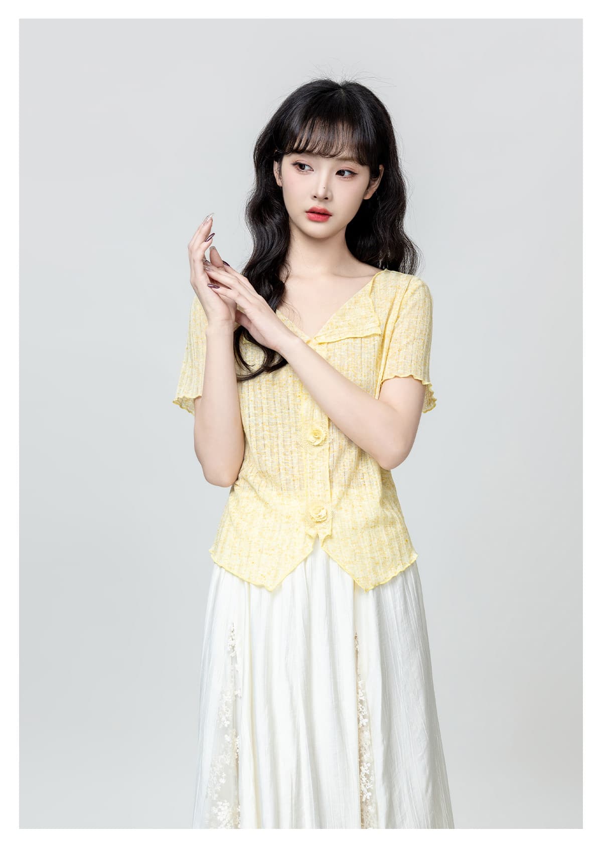 황색 V넥 반팔 티셔츠 여성 여름 2026 여름 새로운 불규칙 3 차원 꽃 동정 허리 수축 쇼트 스타일 맨위 이미지 3