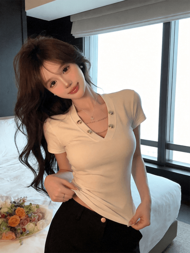 정가 실사 유럽과 미국 스타일 핫걸 금속 버클 체인 홀로우 아웃 반팔 몸매 가꾸기 쇼트 스타일 티셔츠 다용도 슬림해 보이는 맨위 상세 이미지 4