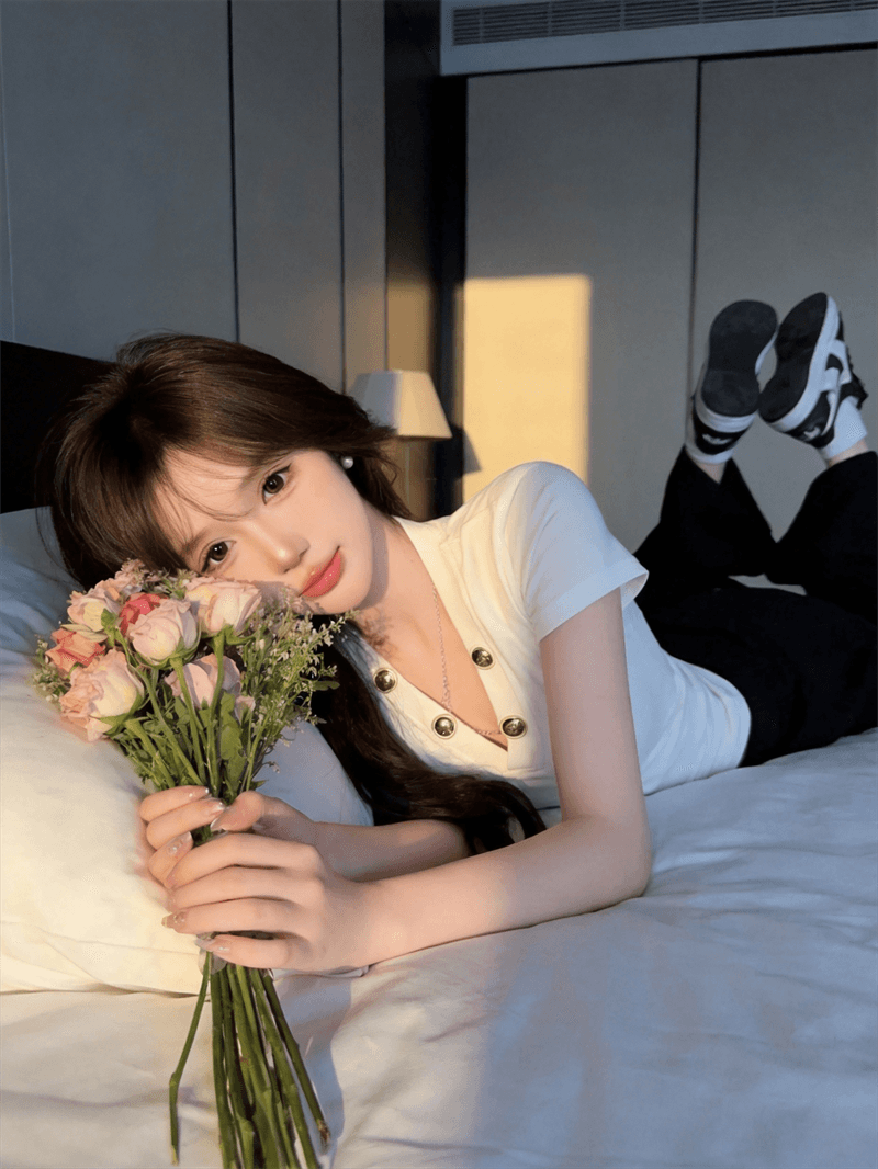 정가 실사 유럽과 미국 스타일 핫걸 금속 버클 체인 홀로우 아웃 반팔 몸매 가꾸기 쇼트 스타일 티셔츠 다용도 슬림해 보이는 맨위 상세 이미지 9