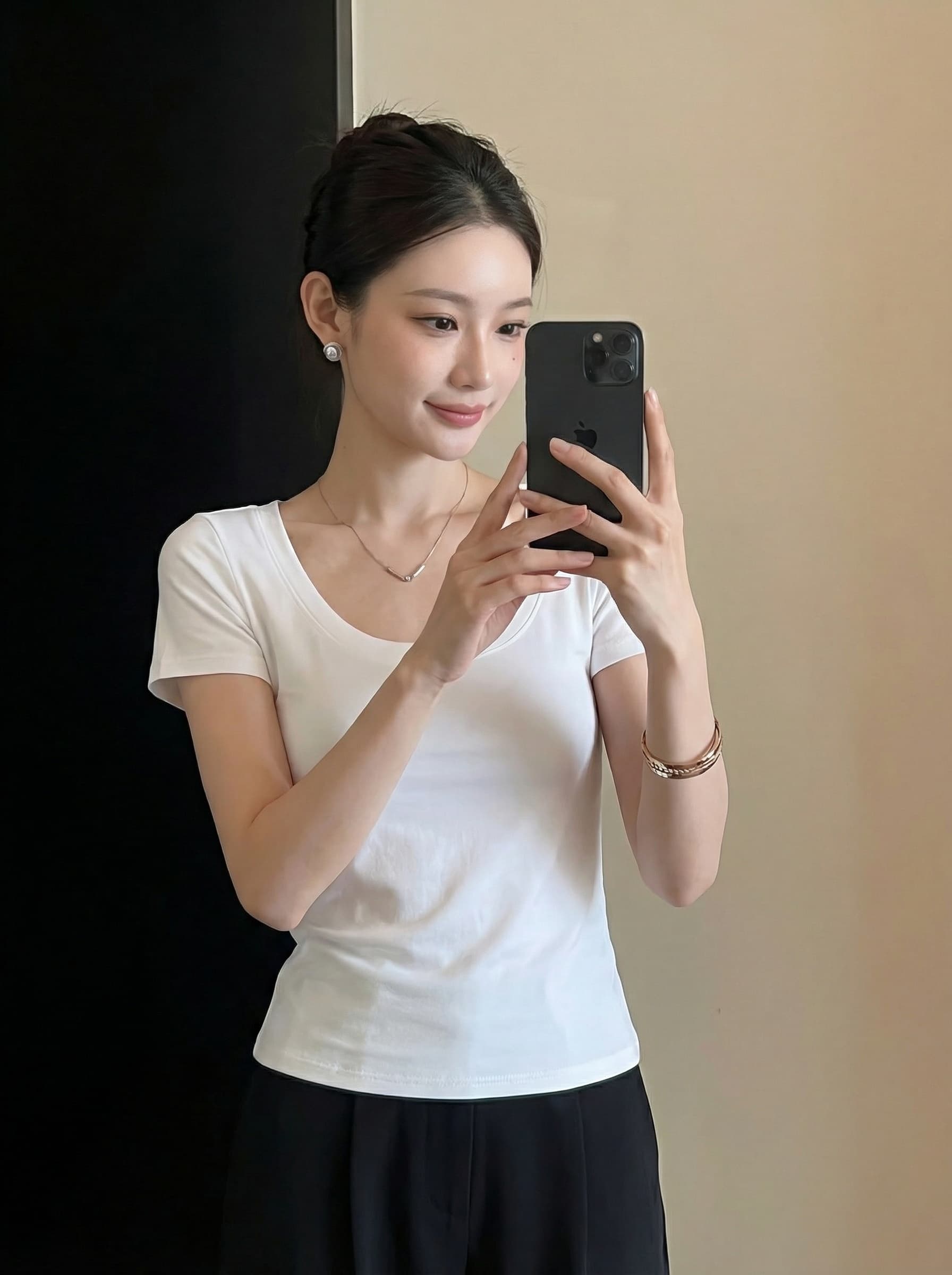 빅 사이즈 실사 u 칼라 티셔츠 여성용 짧은 소매 2026 여름 새로운 몸매 가꾸기 슬림해 보이는 한국 스타일 반소매 이미지 2