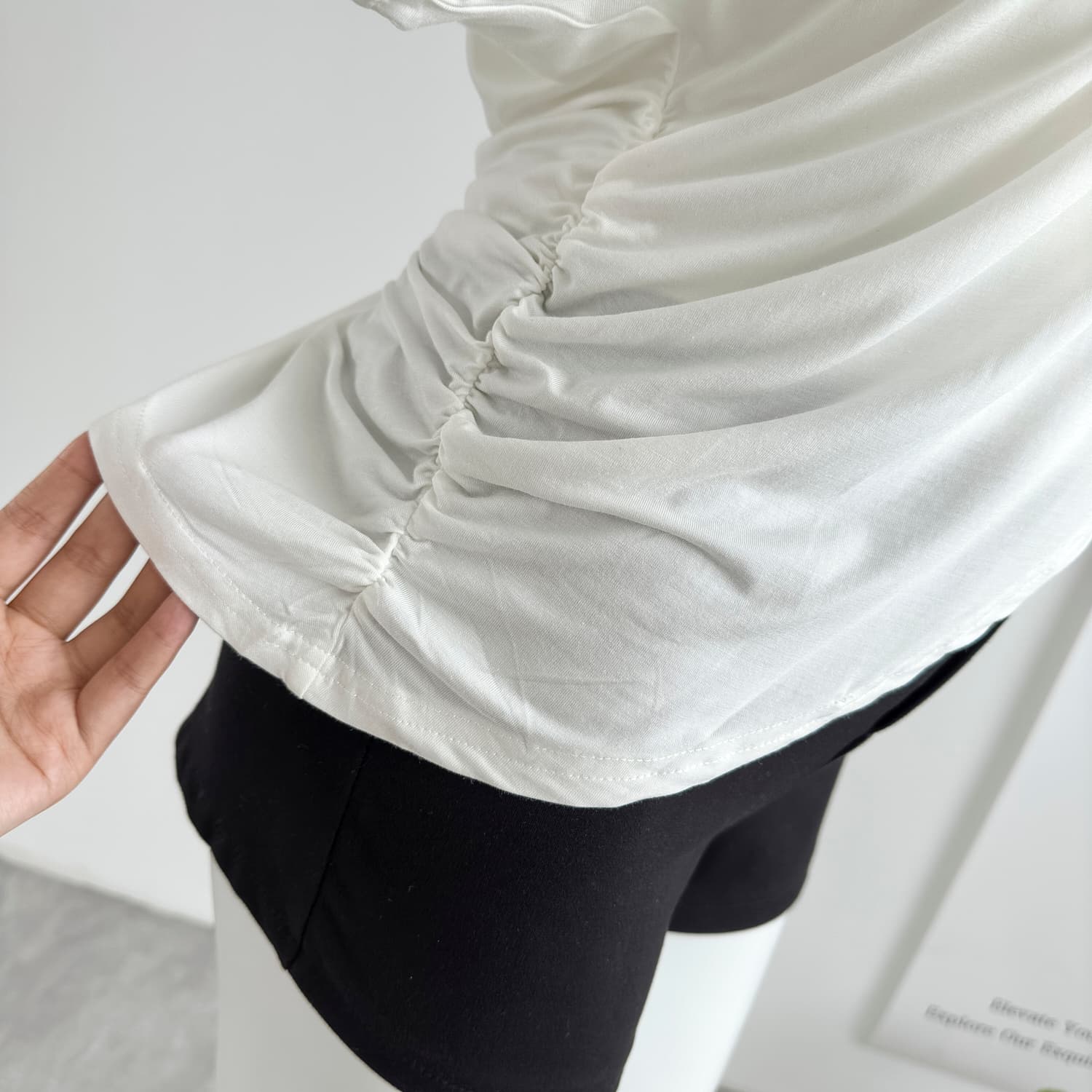 matin gris 주간 실크 비스듬한 어깨 주름 페이크 레이어드 티셔츠 여성 몸매 가꾸기 디자인 센스 신축성 통기성 니트 맨위 상세 이미지 10