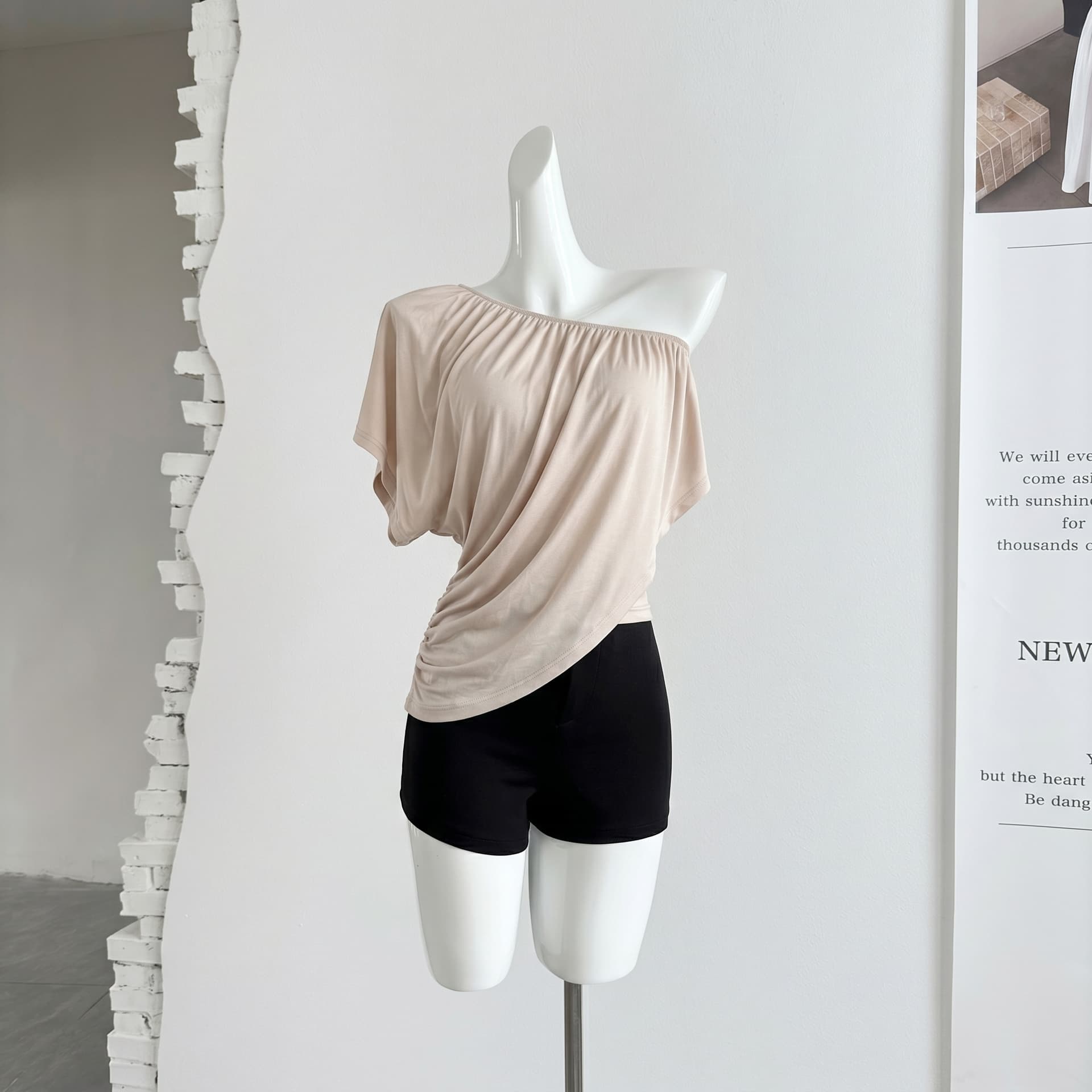 matin gris 주간 실크 비스듬한 어깨 주름 페이크 레이어드 티셔츠 여성 몸매 가꾸기 디자인 센스 신축성 통기성 니트 맨위 이미지 4