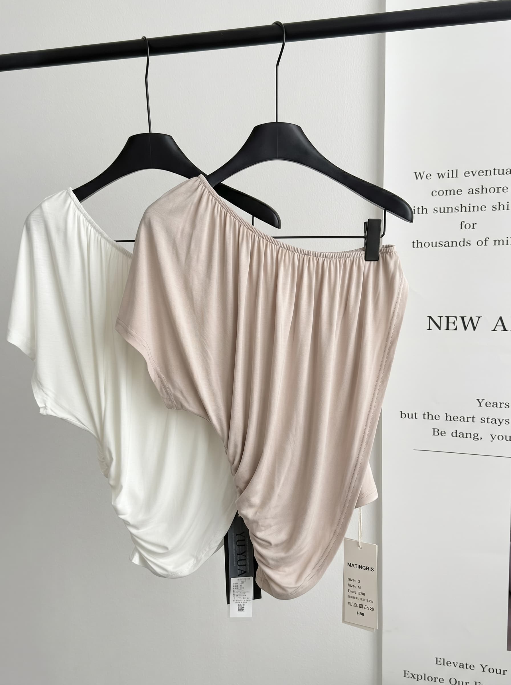 matin gris 주간 실크 비스듬한 어깨 주름 페이크 레이어드 티셔츠 여성 몸매 가꾸기 디자인 센스 신축성 통기성 니트 맨위 상세 이미지 13
