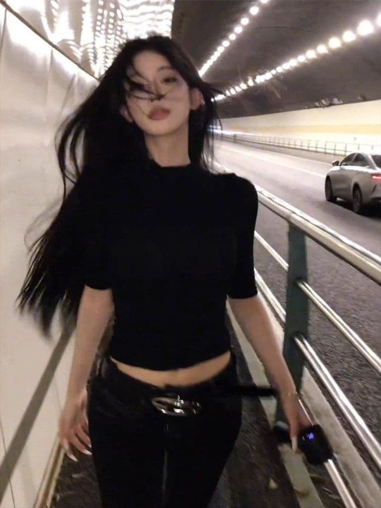 얼음 실크 워시 물 검정색 반하이넥 긍정적 인 어깨 반팔 티셔츠 여성 여름 섹시함 타이트 허리 수축 쇼트 스타일 중간 소매 맨위 상세 이미지 5