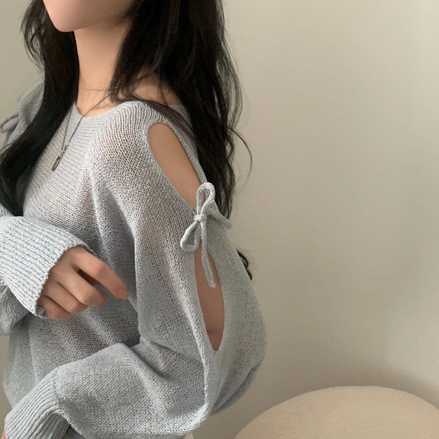 여름 프랑스식 디자인 센스 홀로우 아웃 스트랩 나비 매듭 루즈핏 긴팔 자외선 차단 니트 블라우스 상세 이미지 18