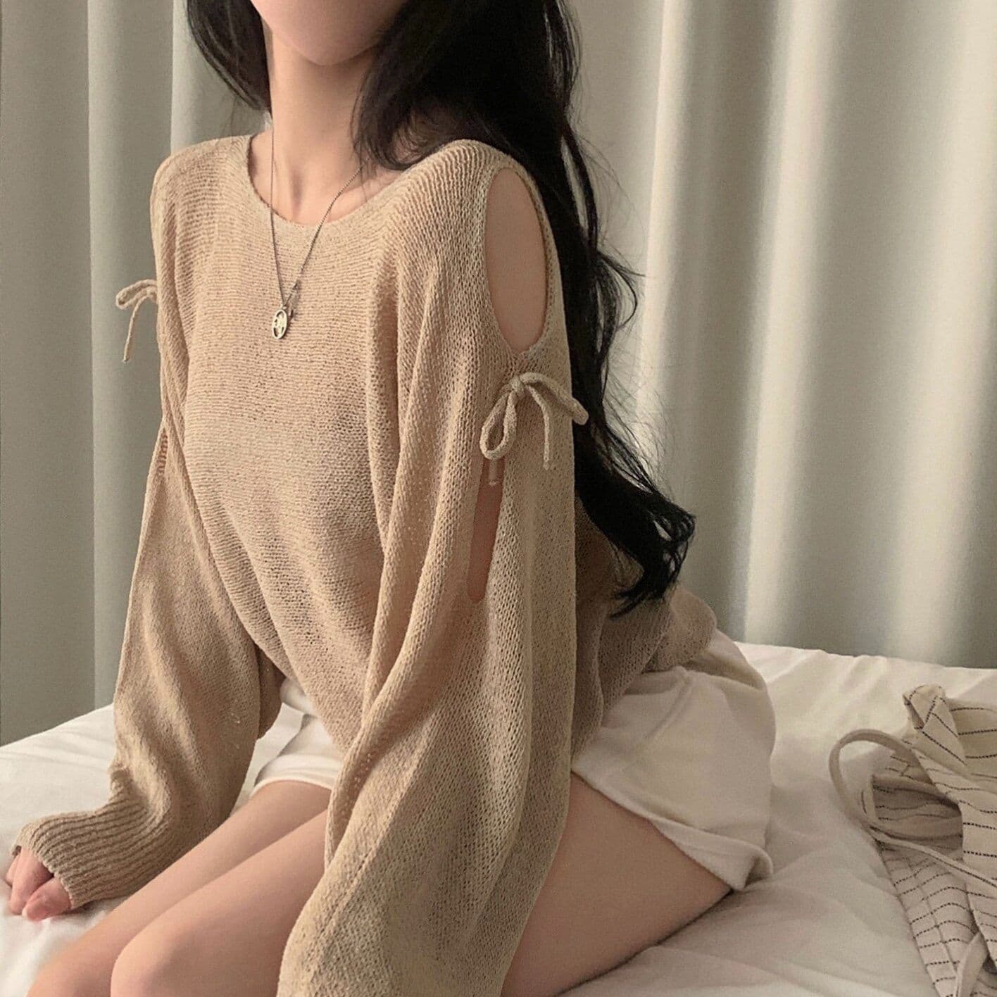 여름 프랑스식 디자인 센스 홀로우 아웃 스트랩 나비 매듭 루즈핏 긴팔 자외선 차단 니트 블라우스 상세 이미지 19
