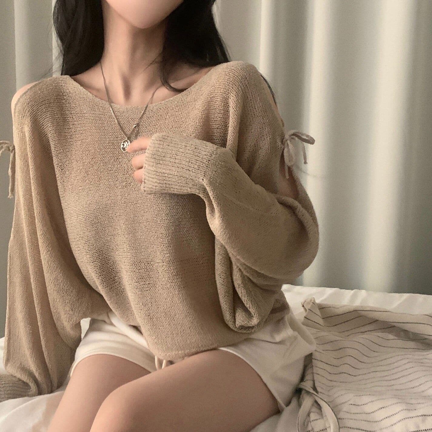 여름 프랑스식 디자인 센스 홀로우 아웃 스트랩 나비 매듭 루즈핏 긴팔 자외선 차단 니트 블라우스 상세 이미지 20