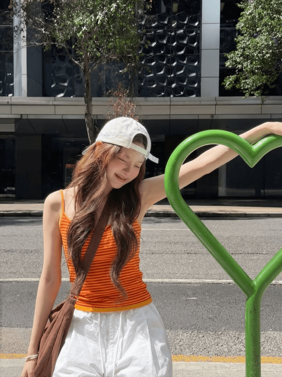 도파민 핫걸 주황색 스트라이프 캐미솔 여름 수 있습니다. 외출용 슬림해 보이는 민소매 맨위 이미지 2