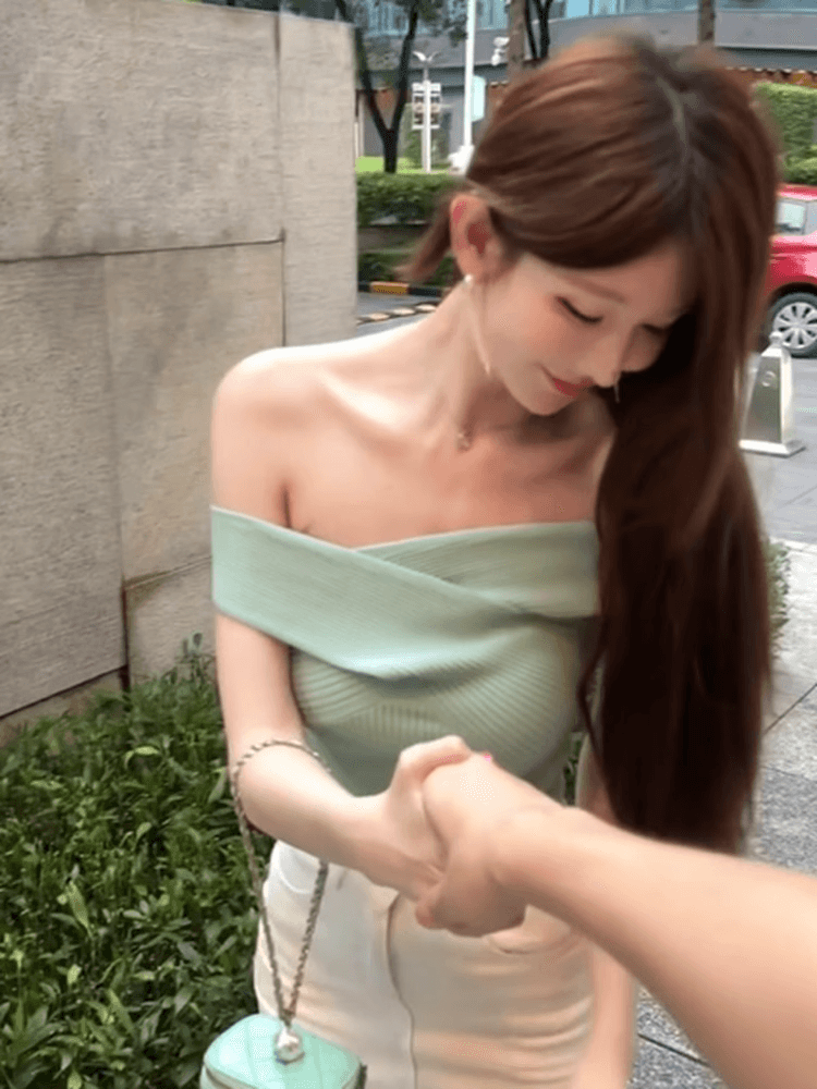 오프숄더 니트 반팔 티셔츠 여름 슬림해 보이는 섹시함 민소매 오프숄더 인사이드 잡아라. 의류 여성 이미지 2