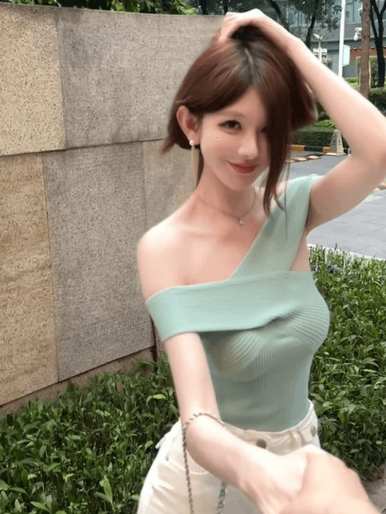 오프숄더 니트 반팔 티셔츠 여름 슬림해 보이는 섹시함 민소매 오프숄더 인사이드 잡아라. 의류 여성