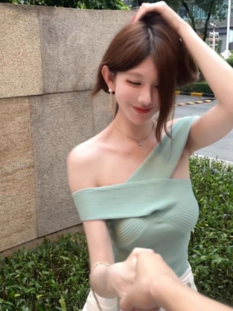 오프숄더 니트 반팔 티셔츠 여름 슬림해 보이는 섹시함 민소매 오프숄더 인사이드 잡아라. 의류 여성 이미지 3