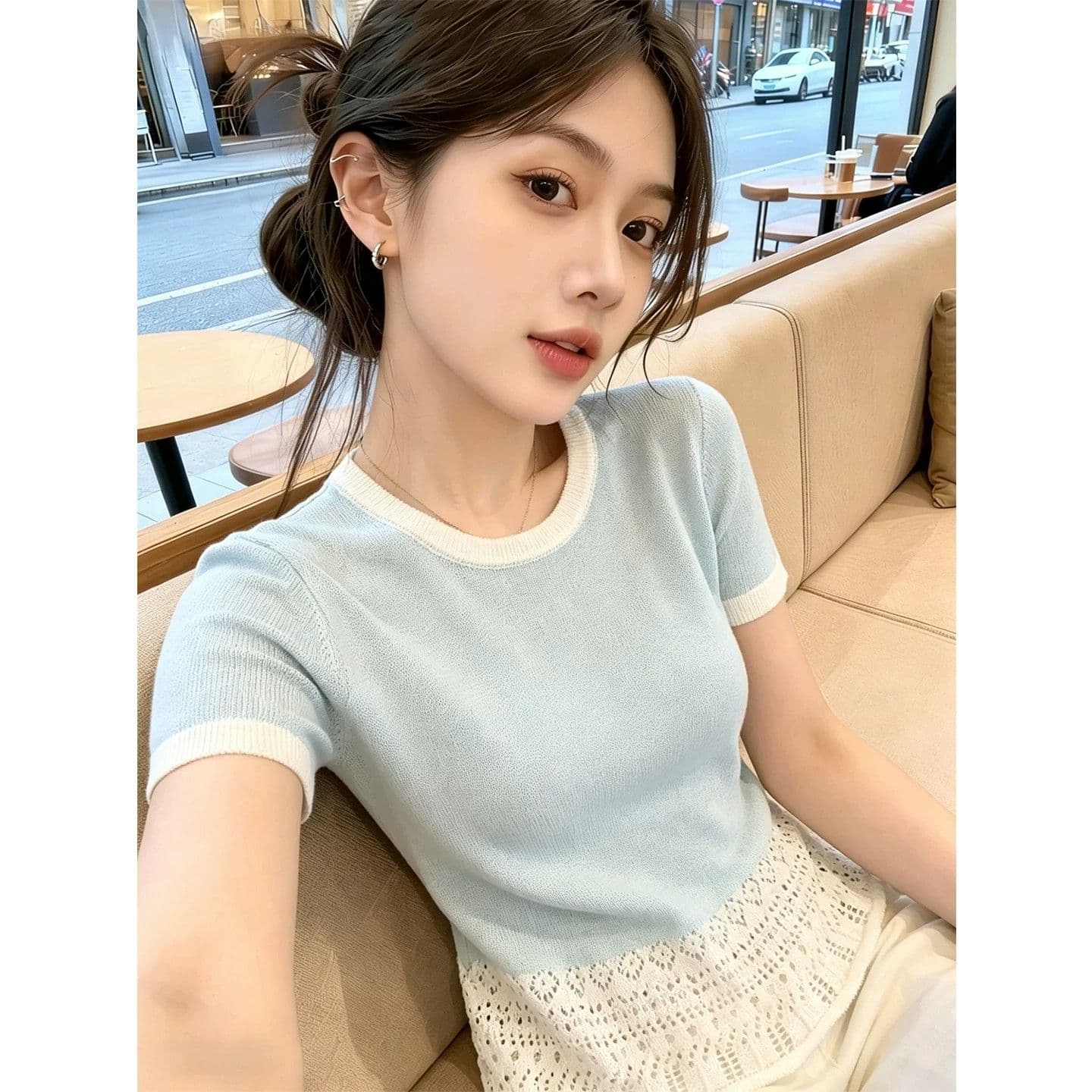 한 부서 라운드 넥 배색 홀로우 아웃 반팔 니트 스웨터 여성 2026 여름 새로운 몸매 가꾸기 슬림해 보이는 맨위