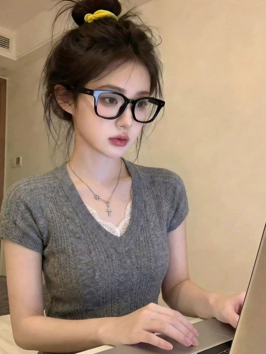 여름 한 부서 착용 가져 가라. V넥 반팔 티셔츠 여성 새로운 레이스 디자인 센스 니트 맨위 상세 이미지 1