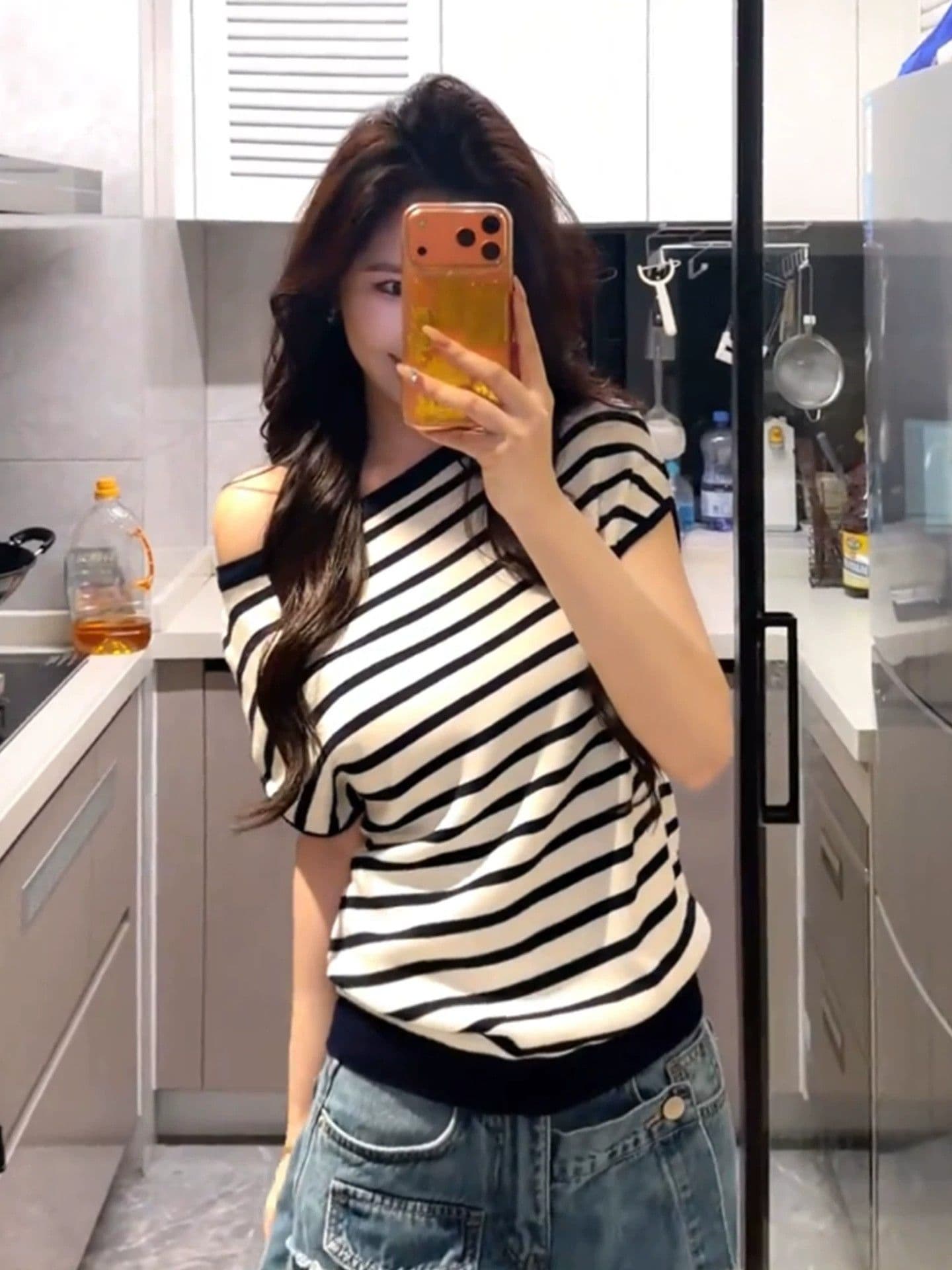 한 부서 배색 스트라이프 비스듬한 어깨 반팔 니트 스웨터 여성 2026 여름 새로운 허리 수축 슬림해 보이는 맨위 이미지 4