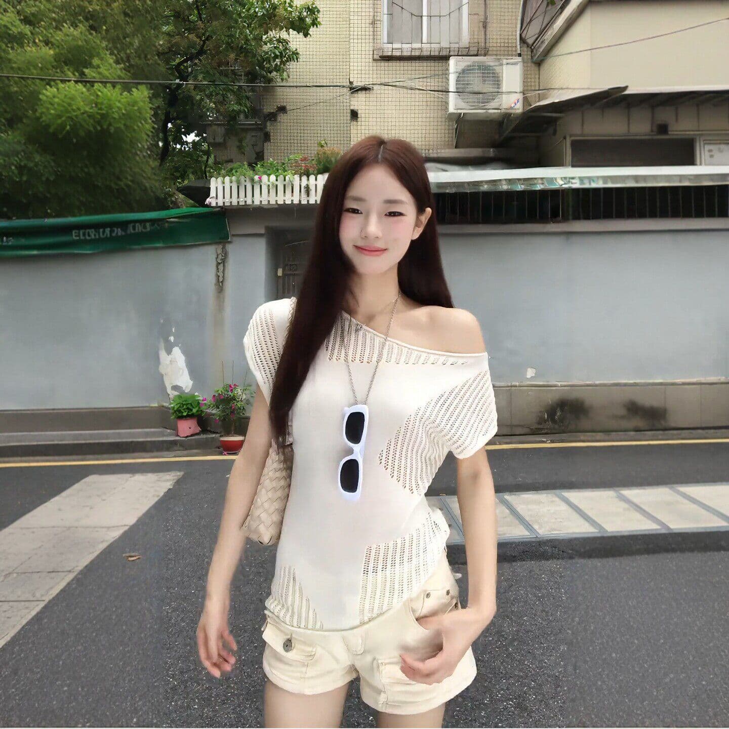 순수한 욕망 핫걸 바람 비스듬한 어깨 반팔 티셔츠 여성 2026 여름 새로운 품격 화이트 홀로우 아웃 맨위 상세 이미지 3