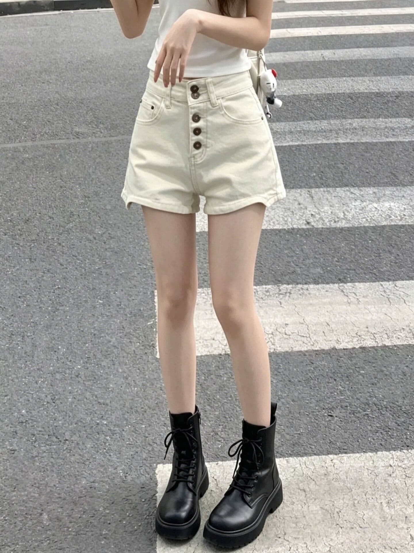 여름 새로운 데님 반바지 여성 빅 사이즈 디자인 센스 싱글 줄 버튼 핫걸 슬림해 보이는 작은 키 표지 넓적 다리 넓은 다리 핫 바지 상세 이미지 2