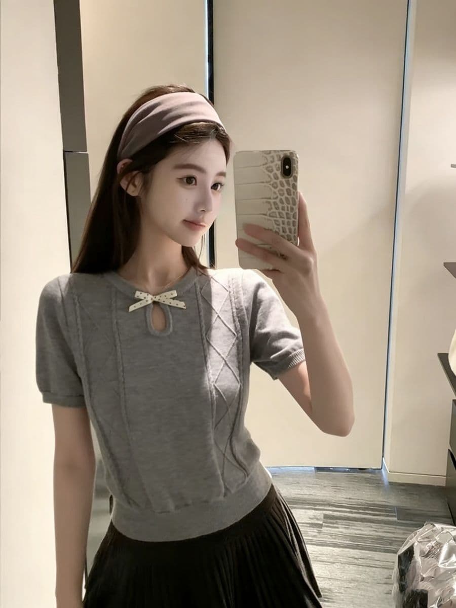 회색 달콤함 홀로우 아웃 반팔 털 니트 스웨터 여성 2026 여름 디자인 센스 나비 매듭 맨위 이미지 3