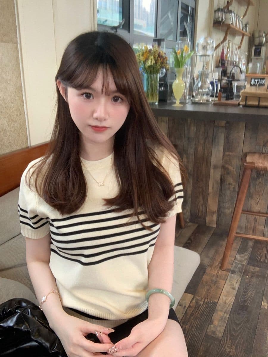 라운드 넥 스트라이프 살구 색상 니트 스웨터 여성 얇은 스타일 반팔 티셔츠 캐주얼 다용도 오래된 돈 바람 맨위