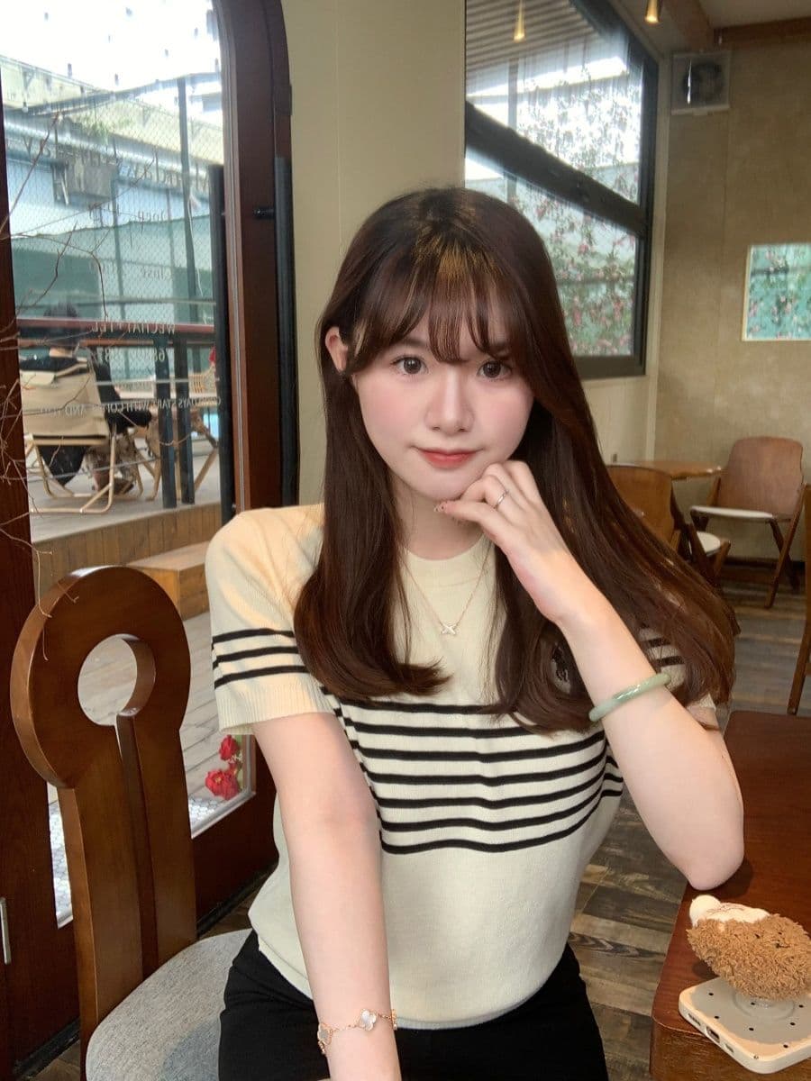 라운드 넥 스트라이프 살구 색상 니트 스웨터 여성 얇은 스타일 반팔 티셔츠 캐주얼 다용도 오래된 돈 바람 맨위 이미지 3