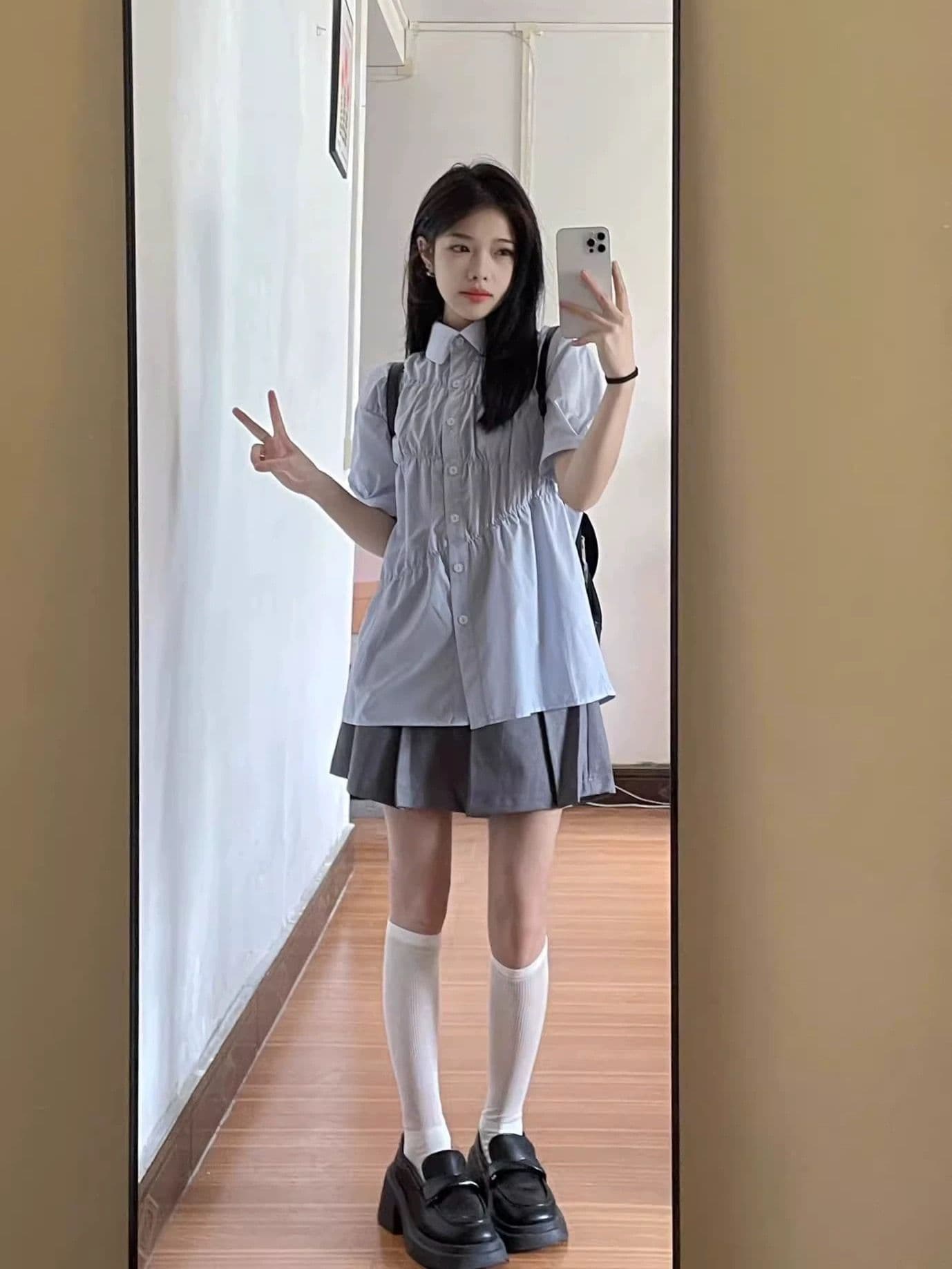 학원 스타일 파란색 반팔 여성 셔츠 여름 2026 새로운 한 부서 달콤함 루즈핏 셔츠 고급 센스 주름 맨위 상세 이미지 2