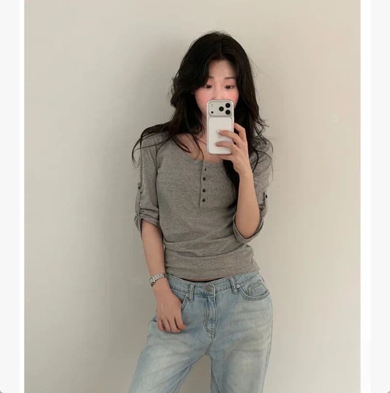 한국 ins 여름 미니멀리즘 단색 다용도 품격 싱글 줄 버튼 반 개방 라운드 넥 7부 소매 티셔츠 여성 셔츠 상세 이미지 4