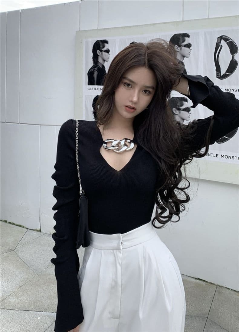 2026 이른 가을 새로운 섹시함 인사이드 가져 가라. 검정색 홀로우 아웃 만나는 니트 스웨터 체인 긴팔 여성 셔츠 상세 이미지 6