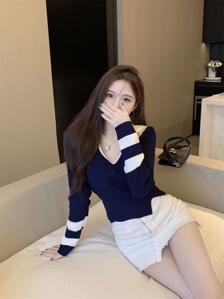 가을 겨울 Chic 니트 기본 셔츠 여성 인사이드 가져 가라. 순수한 욕망 바람 섹시함 V넥 스웨터 디자인 센스 고유 한 맨위 상세 이미지 6