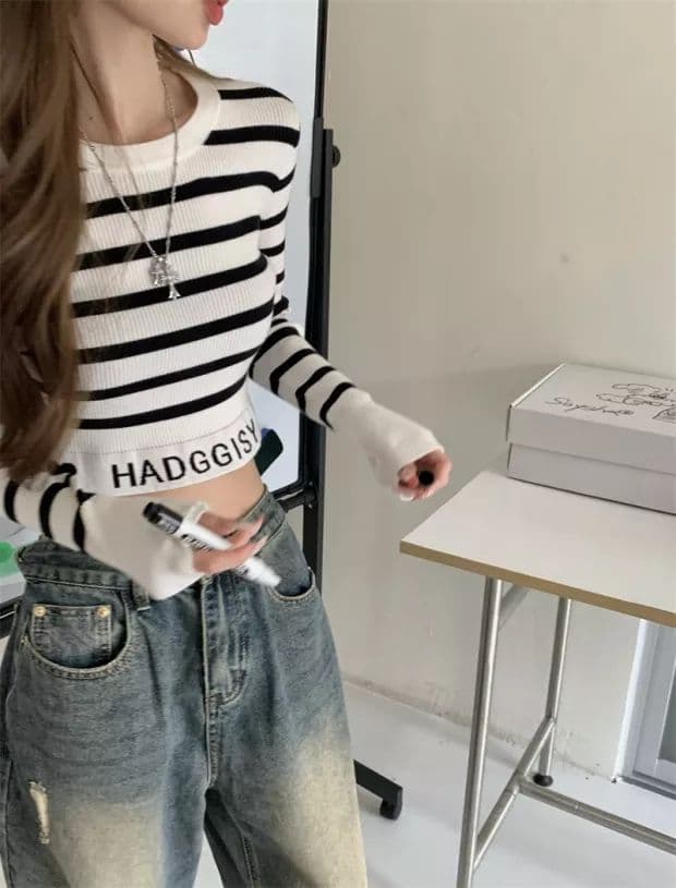 패키지 코어 실 몸매 가꾸기 디자인 작은 대중 봄 가을 새로운 ins 바람 긍정적 인 어깨 쇼트 스타일 흑백 줄무늬 니트 스웨터 여성 상세 이미지 11