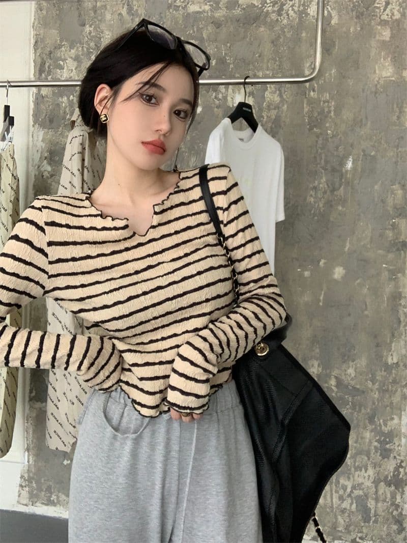 디자인 센스 작은 V넥 프릴 긴팔 티셔츠 여성 의류 가을 배색 스트라이프 슬림해 보이는 쇼트 스타일 맨위