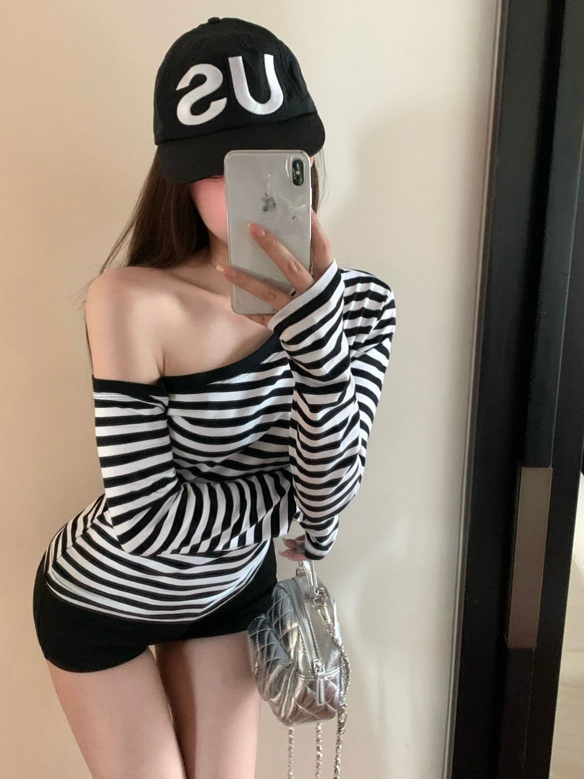 비스듬한 어깨 스트라이프 긴팔 티셔츠 여성 새로운 Chic 디자인 센스 홀로우 아웃 허리 수축 몸매 가꾸기 맨위 이미지 2